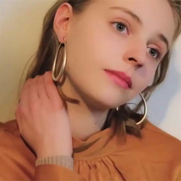 TEARDROP HOOP Earrings Plated 18k Gold - Picture 4 of 9